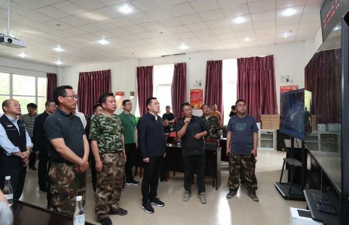 劉洪建在安寧市指揮調(diào)度森林火災(zāi)撲救工作時強(qiáng)調(diào):科學(xué)高效安全處置火情,全力保障人民群眾生命財(cái)產(chǎn)安全